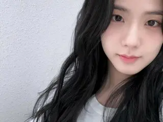 「BLACKPINK」JISOO、清純美から美しい体ラインまで…魅力がいくつあるの？