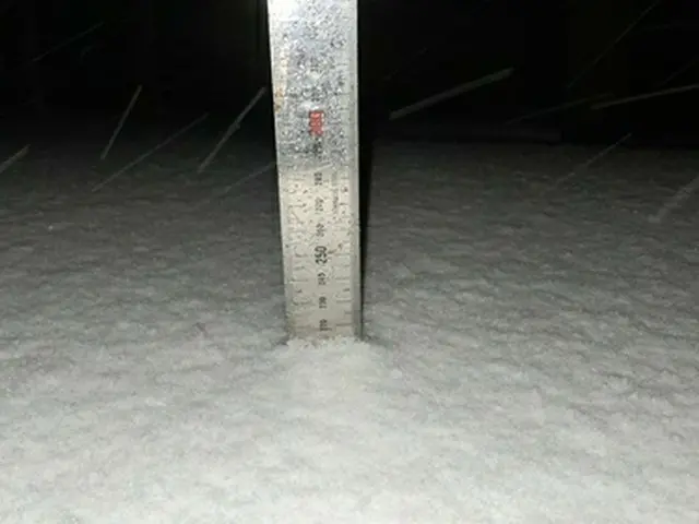大雪が降った雪岳山（雪岳山国立公園事務所提供）＝（聯合ニュース）≪転載・転用禁止≫