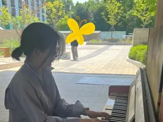 女優イ・ヨンエが「ストリートピアノ」？…路上で輝く優雅な日常