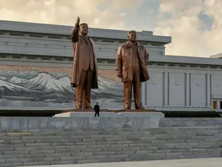 <W解説>一段と本格化した北朝鮮・金総書記の偶像化＝肖像画が祖父・父と並んで掲げられる