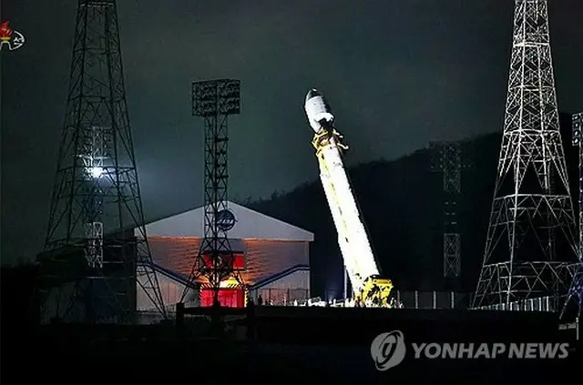 北朝鮮は昨年１１月、軍事偵察衛星１号機を打ち上げた（資料写真、北朝鮮・朝鮮中央テレビの映像より）＝（聯合ニュース）≪転載・転用禁止≫