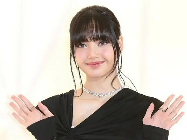 「BLACKPINK」LISA、セクシーな魅力爆発