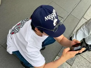 チェ・ジョンヒョプ、ただ立ってるだけでも絵になる…Tシャツとジーンズで最高におしゃれ