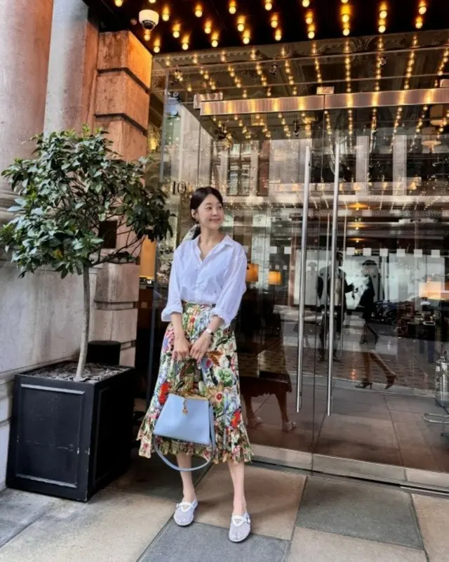 女優ハン・ジヘ、イギリス旅行の近況…ソン・ユリも感嘆…「華奢で、きれい」