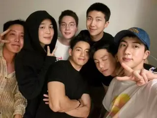RM、完全体「BTS」写真公開…JINひとり民間人「忘れてはいけません」
