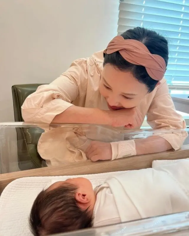 アユミ（伊藤ゆみ）、10日に長女出産「初めての妊娠と高齢出産で心配したけど…幸せに暮らそう」赤ちゃんとツーショットで喜びの感想
