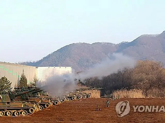 韓国陸軍が３月に行ったＫ９自走砲の射撃訓練の様子（陸軍提供）＝（聯合ニュース）≪転載・転用禁止≫