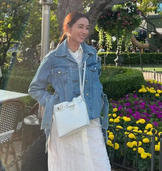 女優イ・ミンジョン、イ・ビョンホンが惚れた“2人のママ”…無補正にも変わらぬ「清純ビジュアル」