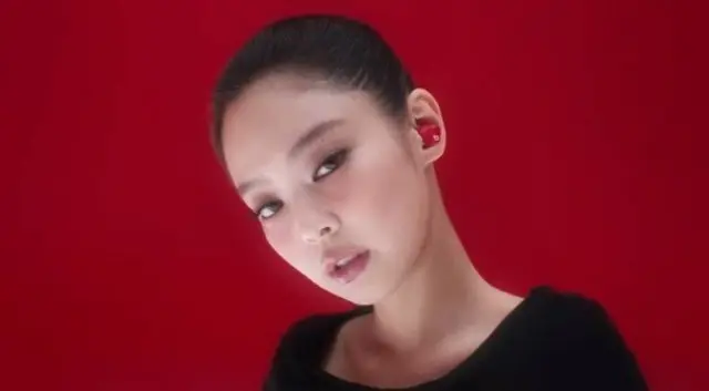 広告で新曲披露？