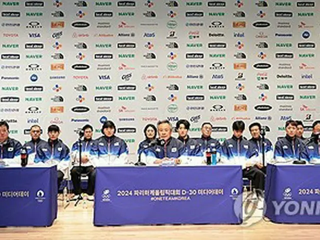 イベントで記者会見を行う韓国選手団＝２６日、鎮川（聯合ニュース）