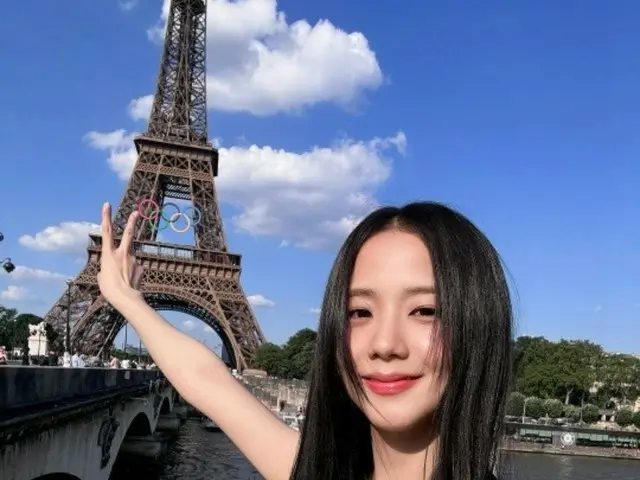 「BLACKPINK」JISOO、エッフェル塔よりも先に目にはいる美貌