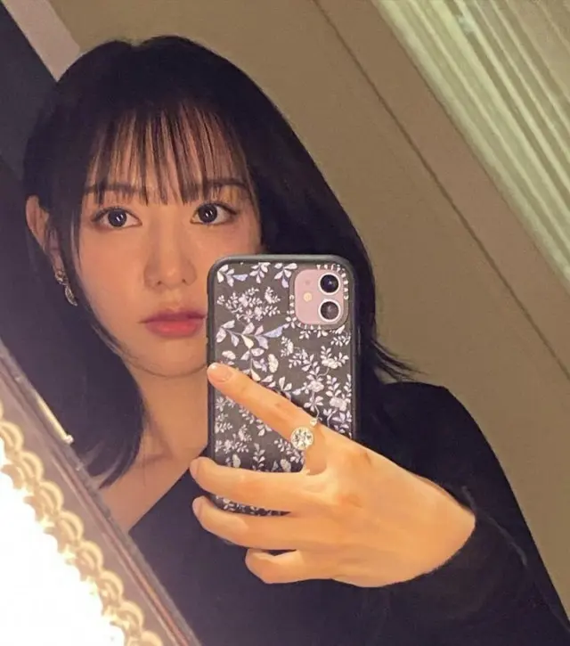 女優キム・ジウォン、「そうやって見つめられると胸きゅん」…あふれる魅力発散2