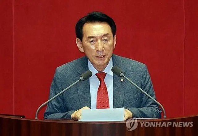 国会本会議であいさつする金碩基・外交統一委員長＝２７日、ソウル（聯合ニュース）