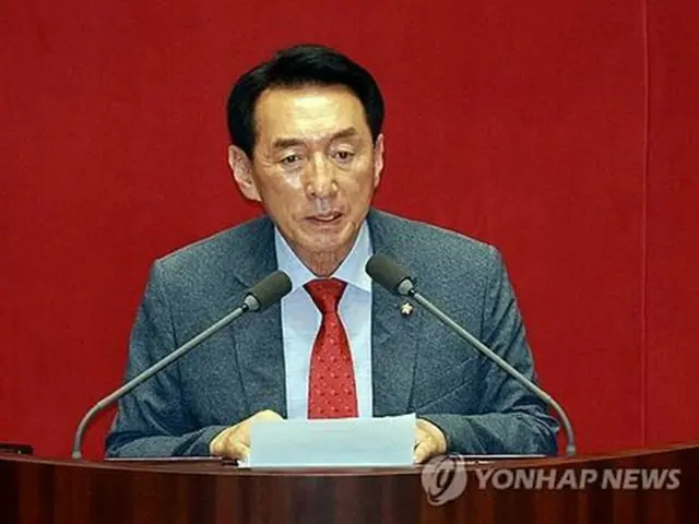 国会本会議であいさつする金碩基・外交統一委員長＝２７日、ソウル（聯合ニュース）