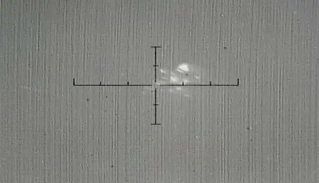 空中で爆発し、バラバラになった北朝鮮のミサイル（韓国軍合同参謀本部提供）＝（聯合ニュース）≪転載・転用禁止≫