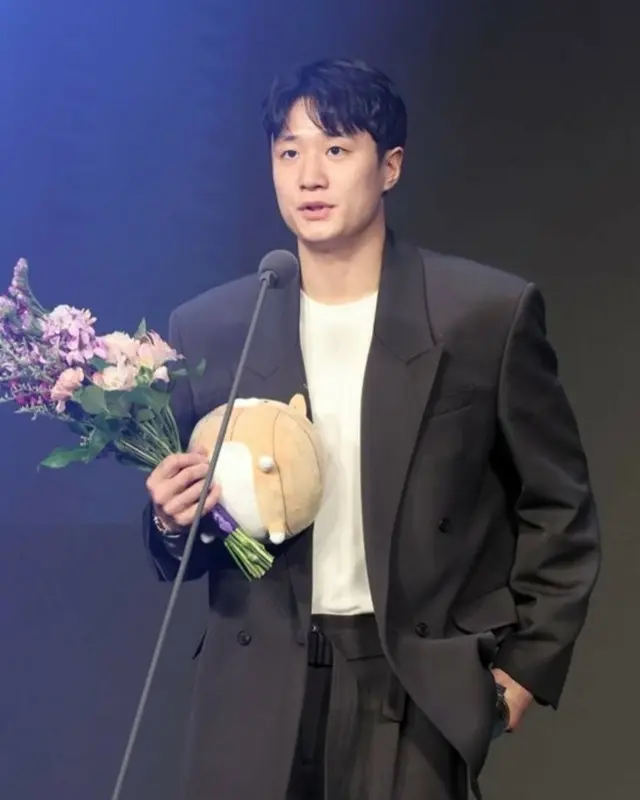 【全文】「私生活論難」ホ・ウン、故イ・ソンギュンさん議論に謝罪…「本事件とは無関係、遺族に申し訳ない」