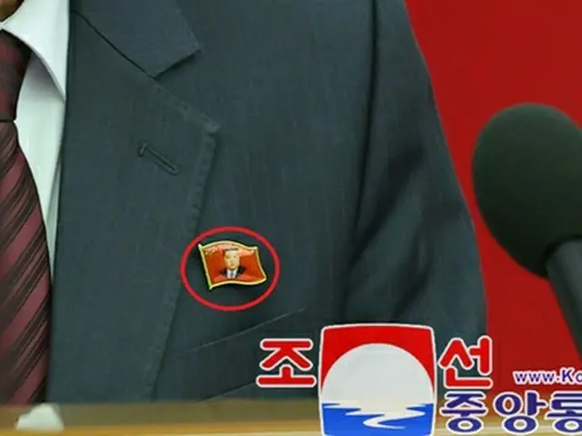 金正恩氏の肖像が描かれたバッジ＝（朝鮮中央通信＝聯合ニュース）≪転載・転用禁止≫