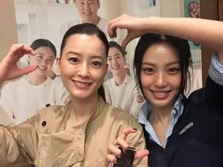 “犬顔”チョン・ユミ&“猫顔”コ・ミンシ、「ソジンの家2」製作発表会の裏側で愛らしい2ショット