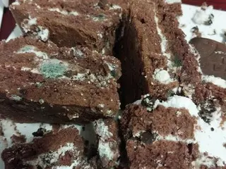 ケーキを切ったらカビが…抗議すると、店主「最近暑いので」＝韓国