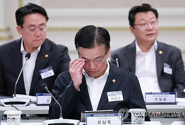 青瓦台（旧大統領府）迎賓館で開かれた「躍動経済ロードマップ」と「２０２４年下半期経済政策方向」の発表行事に出席した崔相穆経済副首相＝３日、ソウル（聯合ニュース）