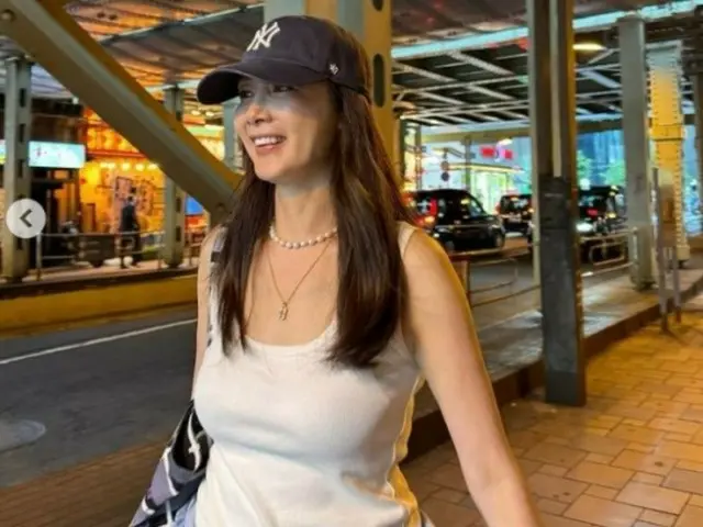 “日本ドラマ出演で話題”女優チェ・ジウ、有楽町に出没？ノースリーブ姿からのぞく華奢なプロポーション