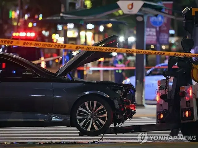 事故を起こした車両＝２日、ソウル（聯合ニュース）