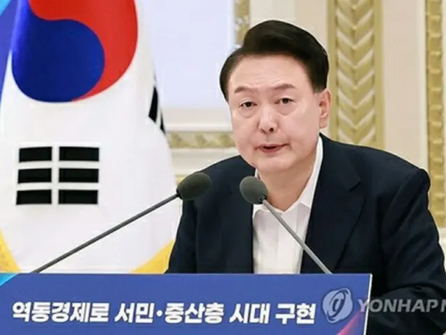 ３日に青瓦台（旧大統領府）の迎賓館で開かれた「２０２４年下半期経済政策方向」などを発表する行事で発言する尹大統領＝（聯合ニュース）