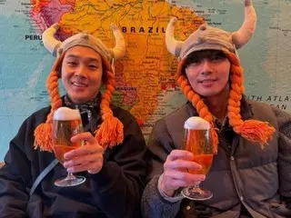 パク・ソジュン＆チェ・ウシク、ヴァイキング帽にビール片手にかわいいツーショット
