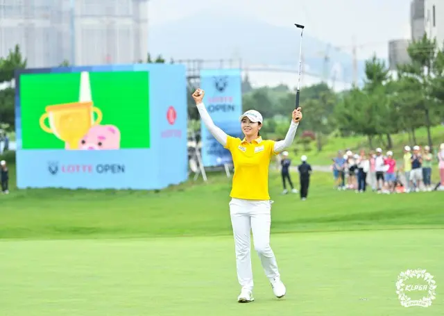 延長戦を制して優勝し喜んでいるイ・ガヨン（写真：KLPGA）