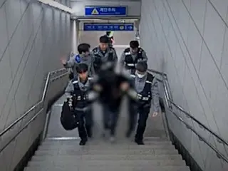 ソウルの地下鉄の階段で女性を盗撮…市民の協力で逮捕＝韓国