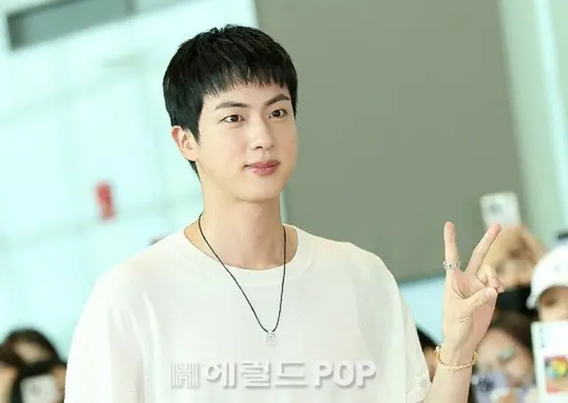 【フォト】「BTS」JIN、オリンピック聖火リレーに参加するためフランスに向け出国!3