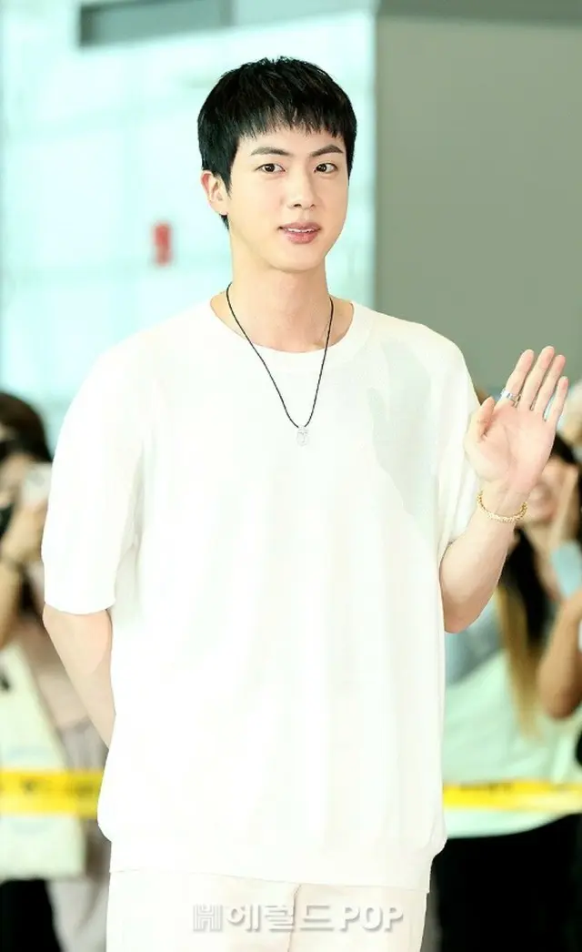 【フォト】「BTS」JIN、オリンピック聖火リレーに参加するためフランスに向け出国!7