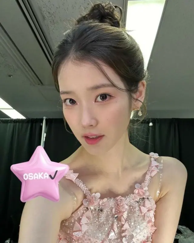 “大阪公演が大盛況”歌手IU（アイユー）、マンガを破って出てきたのかと…そのビジュアルはプリンセスそのもの