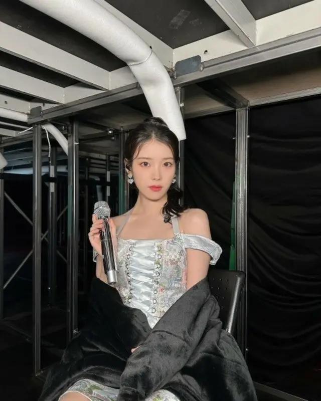 “大阪公演が大盛況”歌手IU（アイユー）、マンガを破って出てきたのかと…そのビジュアルはプリンセスそのもの
