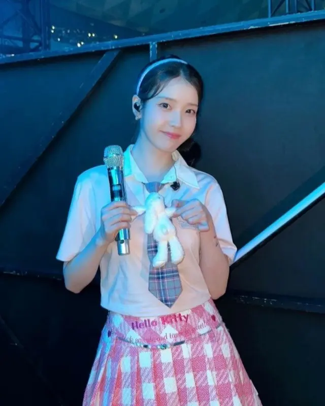 “大阪公演が大盛況”歌手IU（アイユー）、マンガを破って出てきたのかと…そのビジュアルはプリンセスそのもの