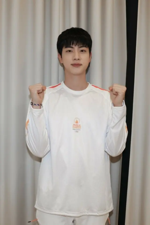 「BTS（防弾少年団）」JIN、パリオリンピック聖火リレーを終えて伝えた感想…「意義深い瞬間に栄光、ARMYに感謝」