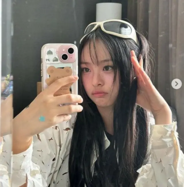 「NewJeans」ハニ、小さな顔ビジュアルを自慢...こんなに可愛いのは反則