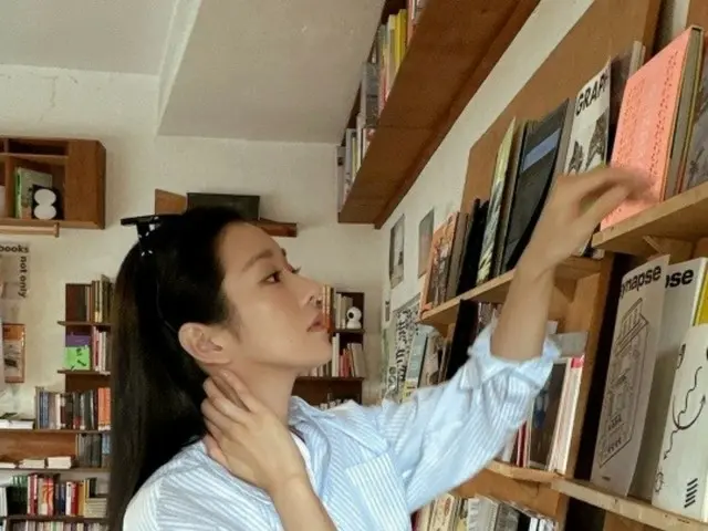 ”騒動からの再出発”女優ソ・イェジ、変わらない美貌...いたずら心溢れる近況写真を公開