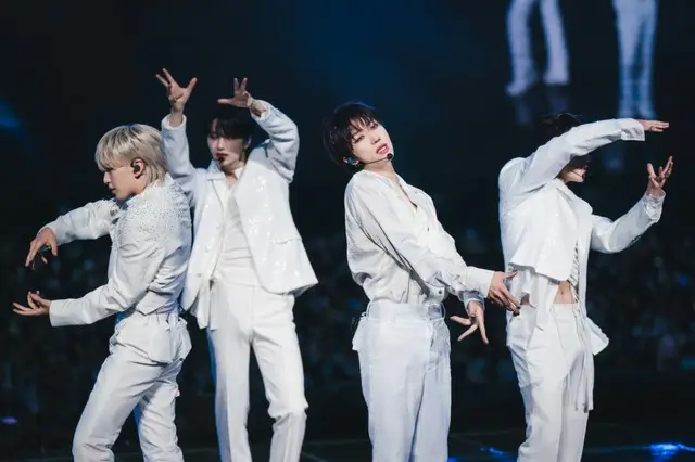 PERFORMANCE TEAM（C) 2024 PLEDIS & HYBE. & CJ 4DPLEX Co., Ltd.