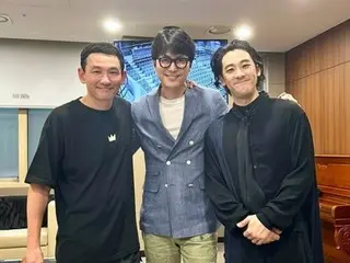 “「ソウルの春」コンビ”チョン・ウソン、ファン・ジョンミンの演劇を観覧…“千万俳優”たちが仲良く肩を組んで再会