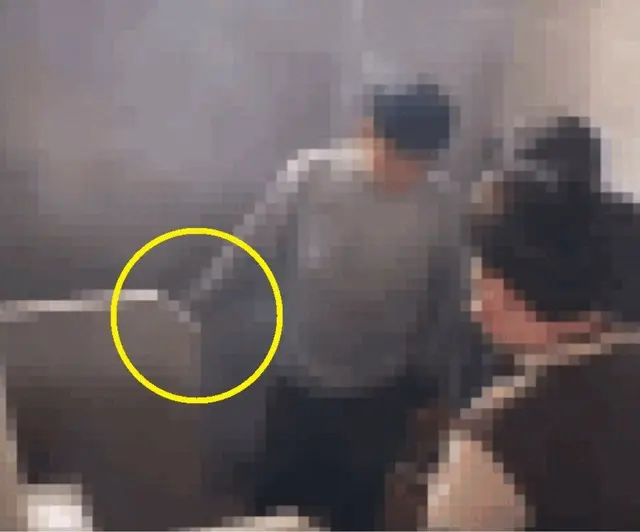 高校生数十人が校内トイレで喫煙する映像＝韓国