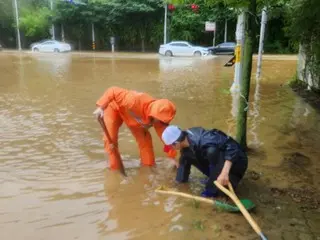 サッカー場1900個の農作物が「浸水」…80万匹以上の家畜が「へい死」＝韓国