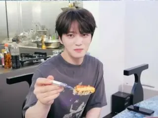 ジェジュン、話題のヘビのテーブル…「韓国でGDと僕だけが持っていた」