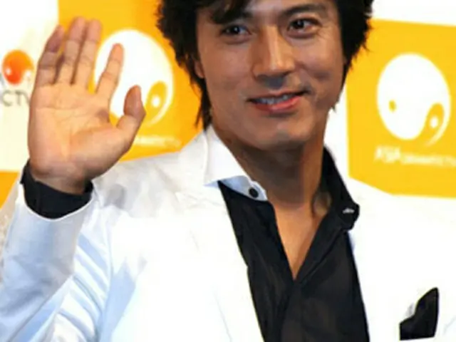 記者会見でのハン・ジェソク=22日、東京（聯合）
