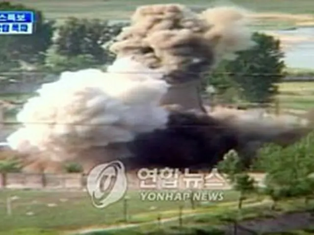 冷却塔爆破のようす（MBC撮影）＝27日、ソウル（聯合）