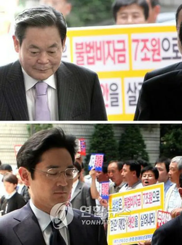 出廷する李健熙氏（上）と李在鎔氏＝1日、ソウル（聯合）
