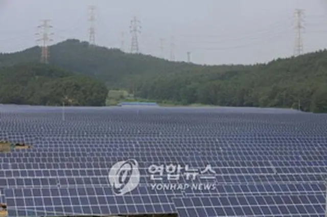 LGが建設した国内最大規模の太陽光発電所＝6日、泰安（聯合）