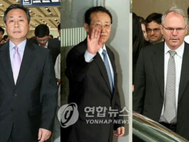 北京入りしている各代表。左から金塾・朝鮮半島平和交渉本部長、金桂寛・北朝鮮外務次官、ヒル米国務次官＝（聯合）