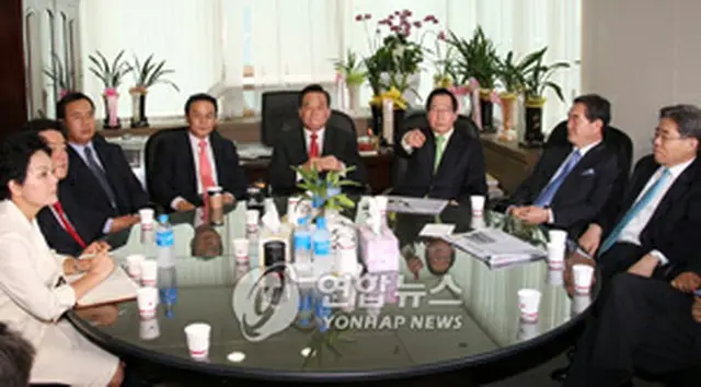 復党問題を話し合う親朴連帯＝11日、ソウル（聯合）