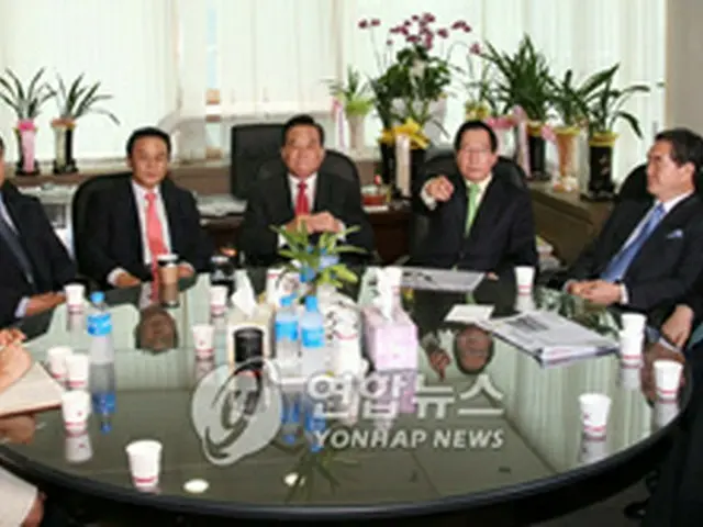 復党問題を話し合う親朴連帯＝11日、ソウル（聯合）